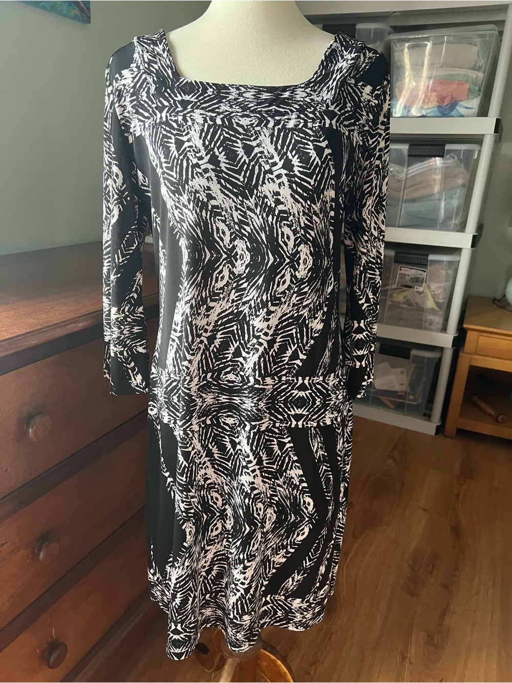 NY Collection Black and White Abstract Print Long Sleeve Dress
